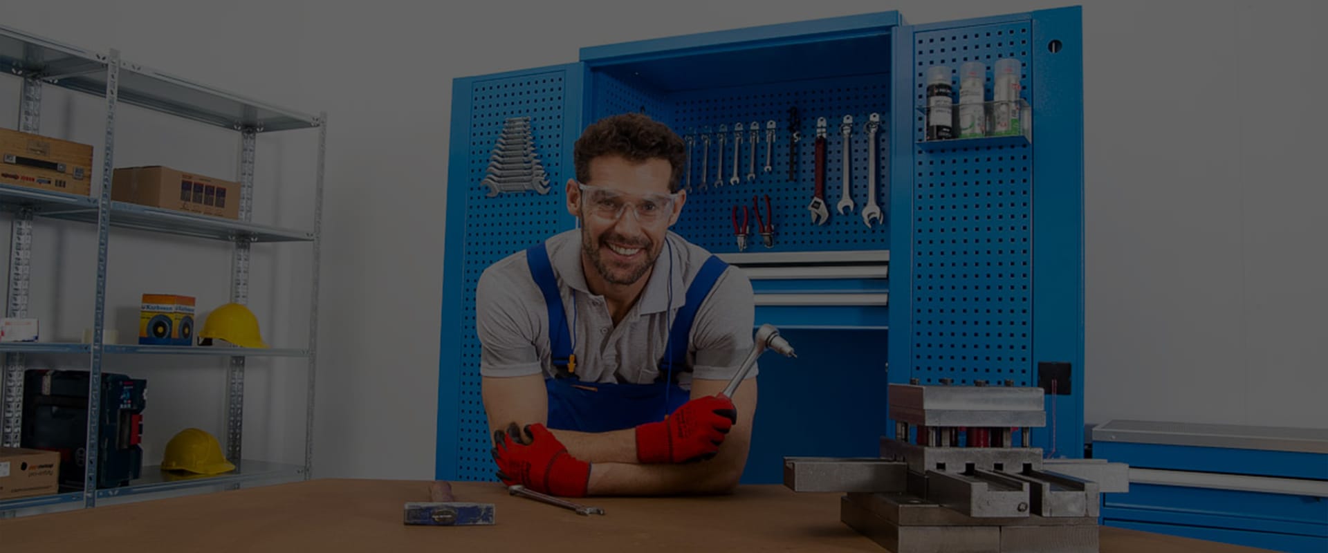 3622 – 5 ÇEKMECELİ 1 ÇEKMECE YARIM KAPAKLI 3 DOLAPLI BANKO